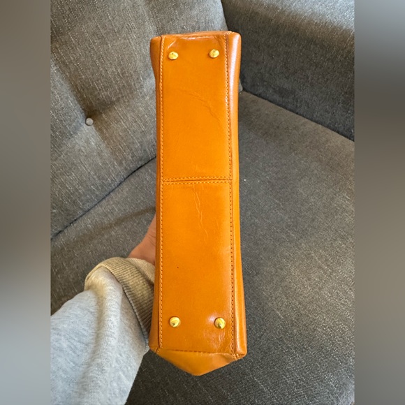 HOBO ‘Gina’ leather shoulder bag in pumpkin orange, with kiss lock closure - Picture 6 of 15